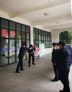 練本領(lǐng) 筑防線(xiàn)—潤(rùn)州保安公司組織鎮(zhèn)江市第三人民醫(yī)院保安隊(duì)進(jìn)行反恐防暴技能培訓(xùn)