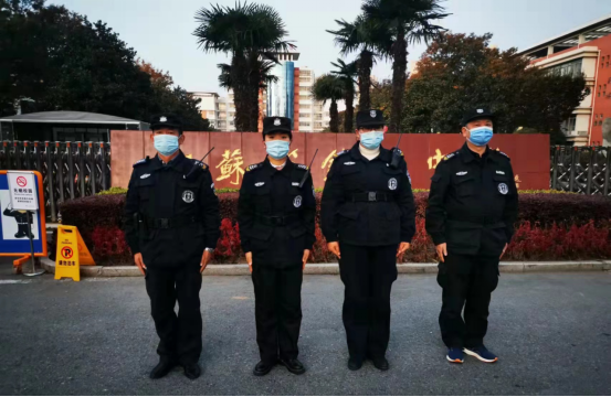 潤(rùn)州保安公司組織江蘇省鎮(zhèn)江中學(xué)全體保安隊(duì)員進(jìn)行保安器材使用訓(xùn)練