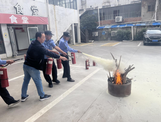 潤州保安公司組織開展各駐點(diǎn)保安隊員 消防演練培訓(xùn)